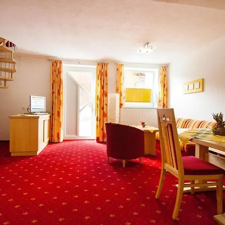 Appartementhotel Zugspitzhof 아파트호텔 4*