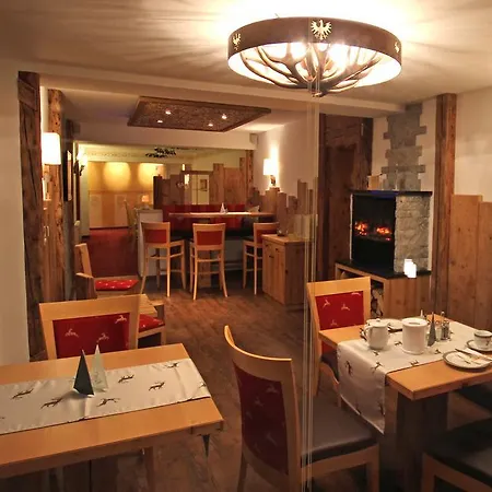 Appartementhotel Zugspitzhof 아파트호텔 4*